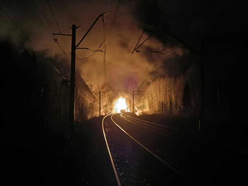 Still photo of the rail fire that burned 9 tank cars in Perm.