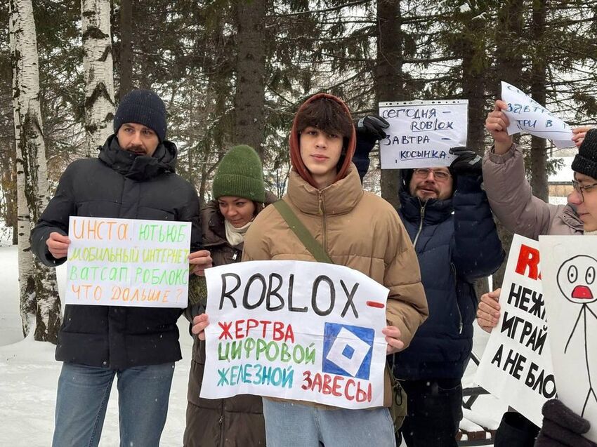 Russians protest Roblox not being available in Russia.